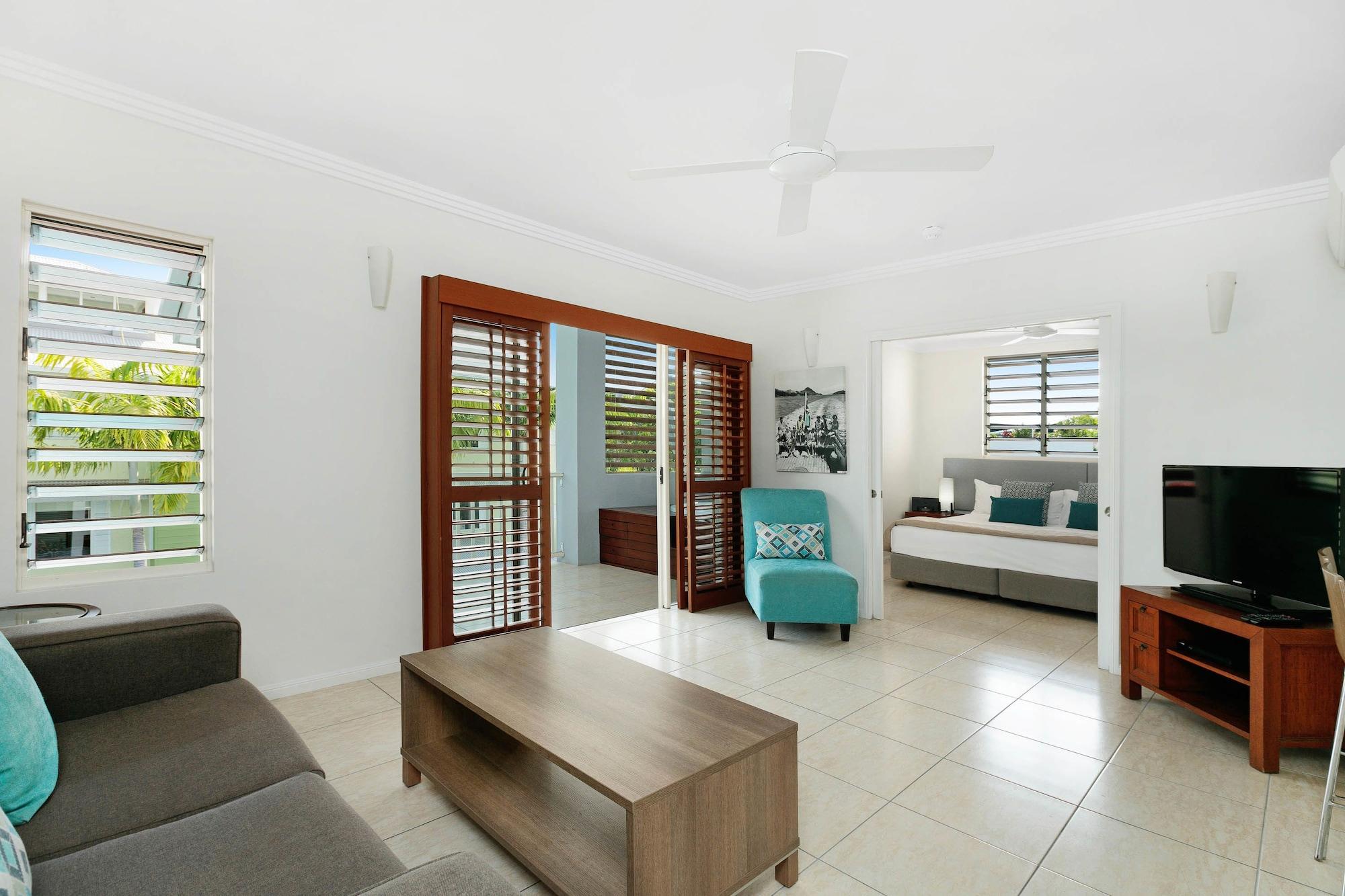 Mantra Aqueous On Port Aparthotel Port Douglas Bagian luar foto