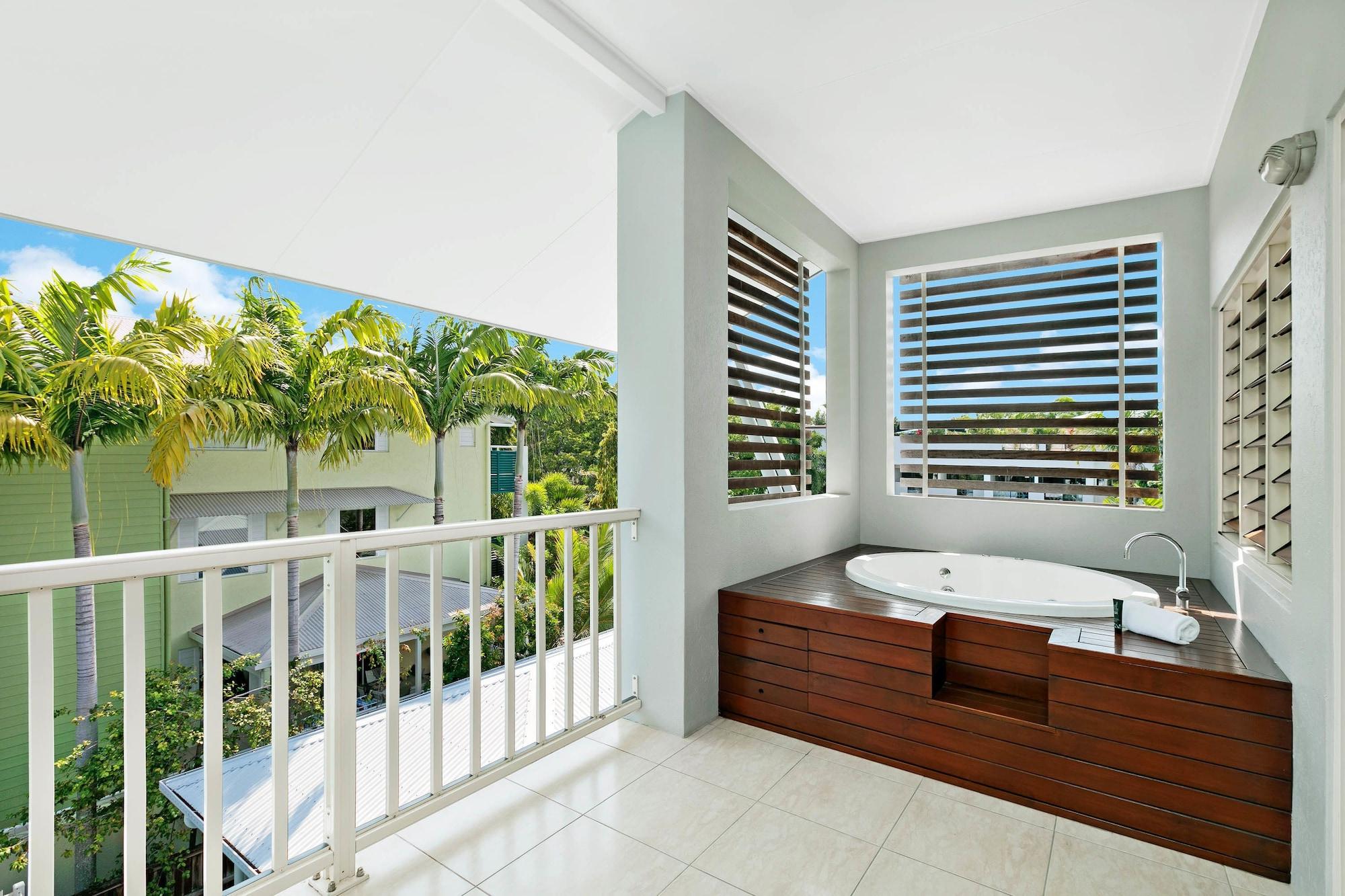 Mantra Aqueous On Port Aparthotel Port Douglas Bagian luar foto