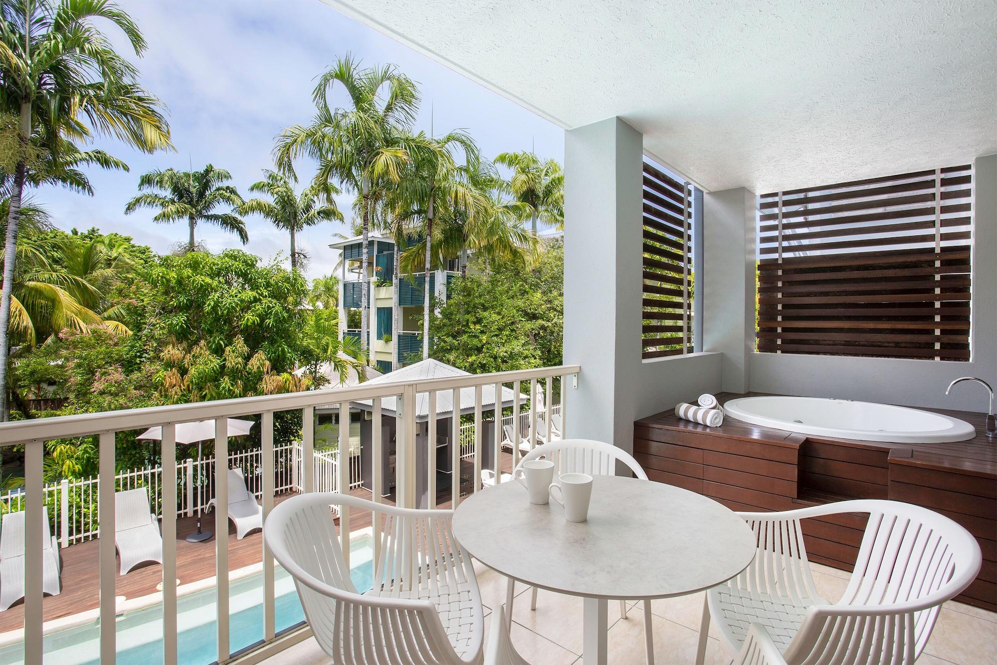 Mantra Aqueous On Port Aparthotel Port Douglas Bagian luar foto
