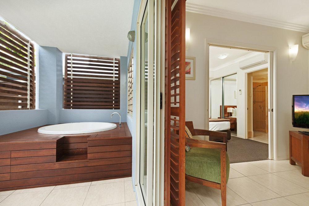 Mantra Aqueous On Port Aparthotel Port Douglas Bagian luar foto