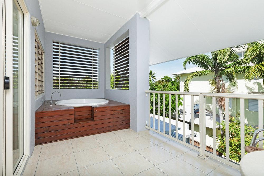 Mantra Aqueous On Port Aparthotel Port Douglas Bagian luar foto
