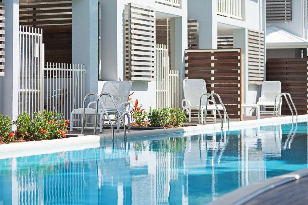 Mantra Aqueous On Port Aparthotel Port Douglas Bagian luar foto