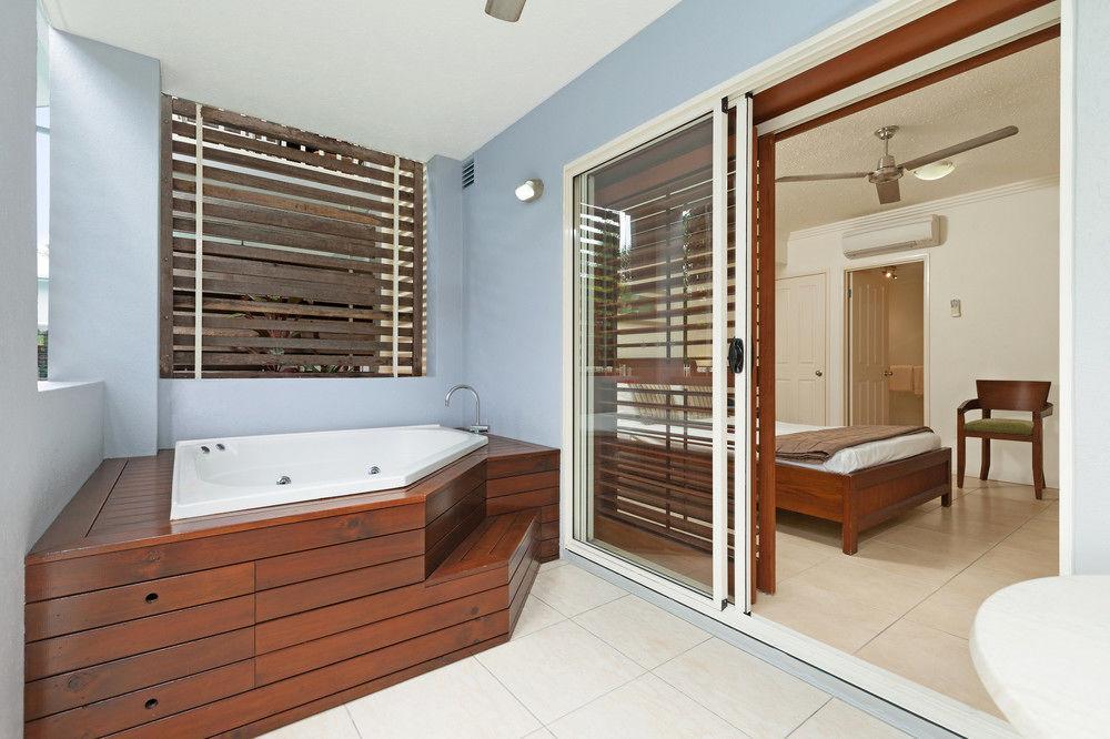Mantra Aqueous On Port Aparthotel Port Douglas Bagian luar foto