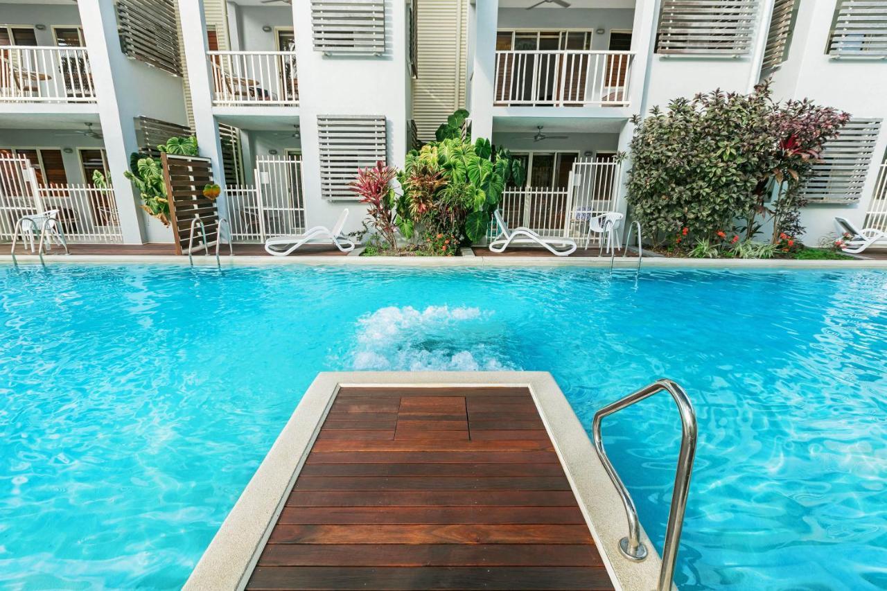 Mantra Aqueous On Port Aparthotel Port Douglas Bagian luar foto