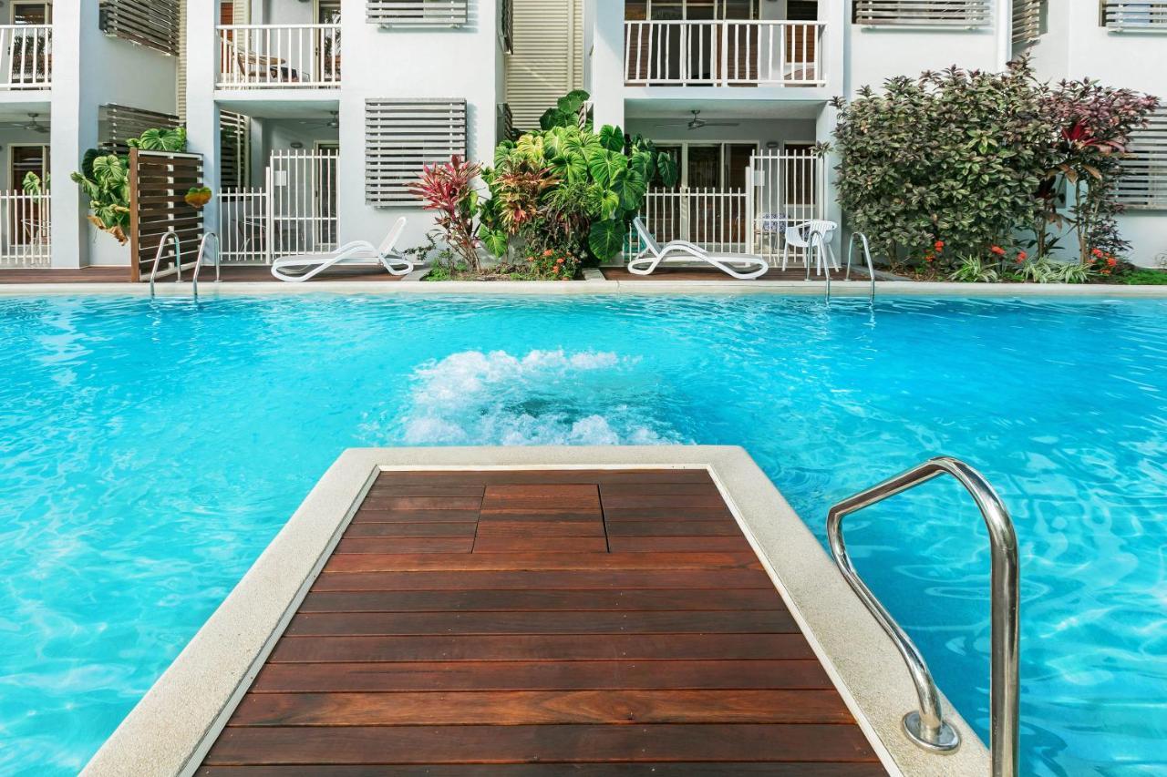 Mantra Aqueous On Port Aparthotel Port Douglas Bagian luar foto